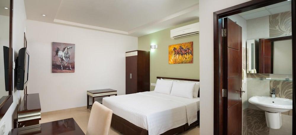 Centara Life Muscat Dunes Hotel Exteriör bild